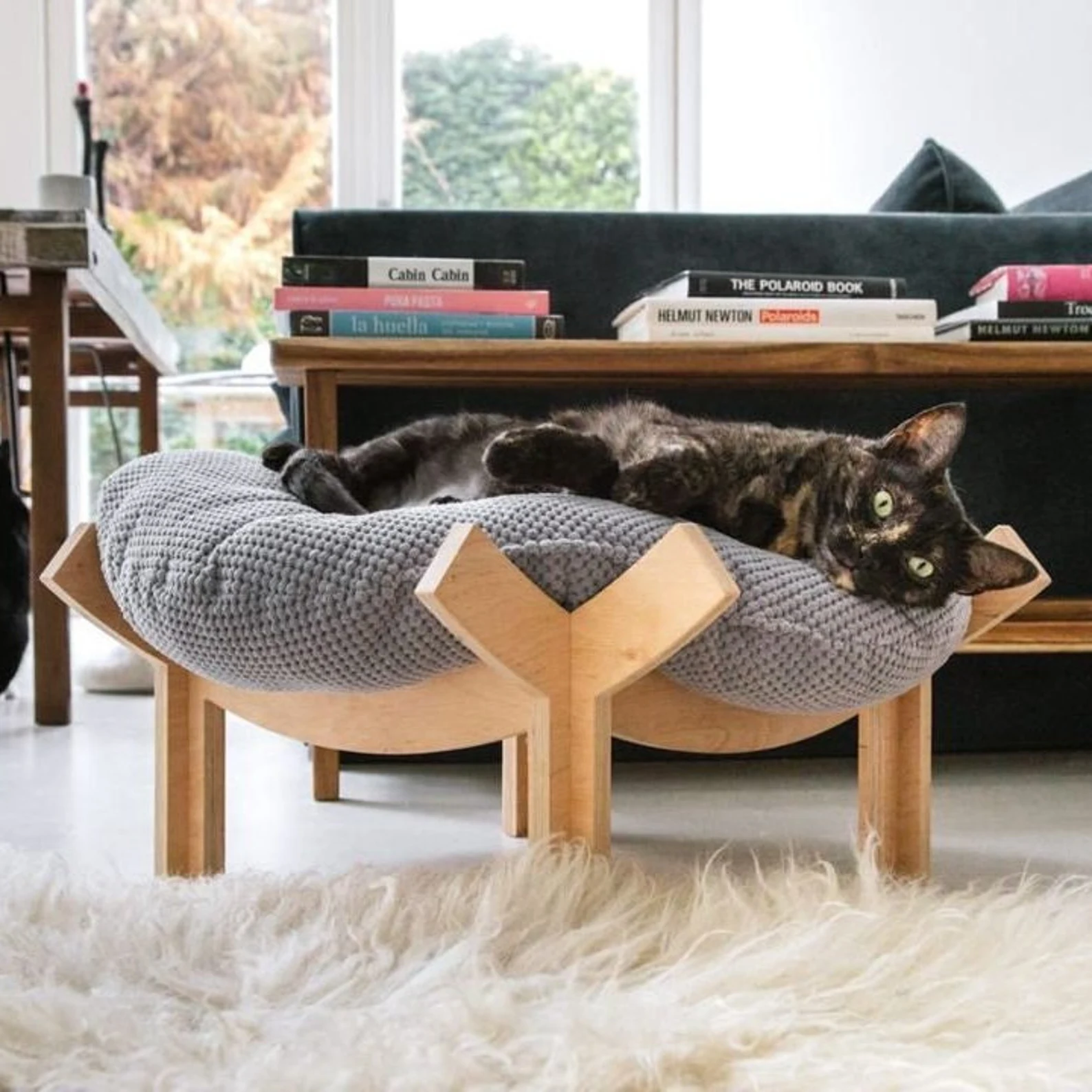 Lit pour chat Pagode : maison pour animaux de style asiatique en contreplaqué de bouleau avec coussin